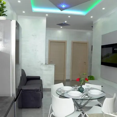 Moderno Ed Esclusivo Apartment *